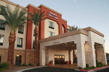 Отель Hampton Inn & Suites Henderson-Saint Rose