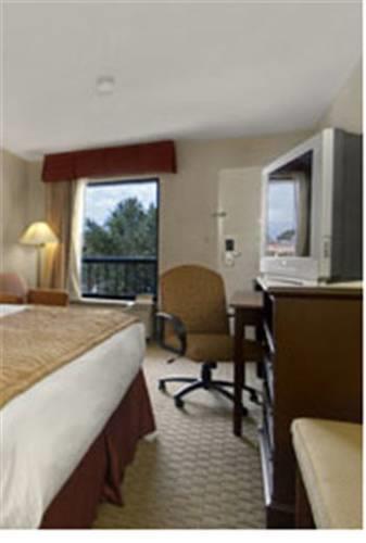 Отель Baymont Inn & Suites Mobile