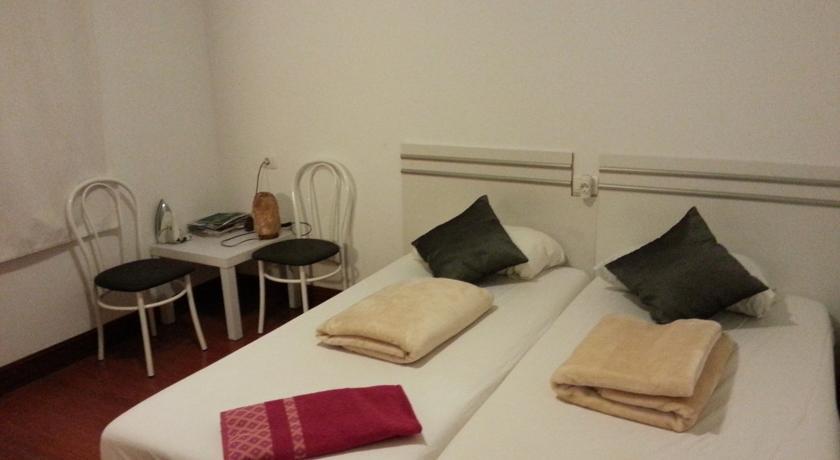 Отель Cozy Room in a Townhouse