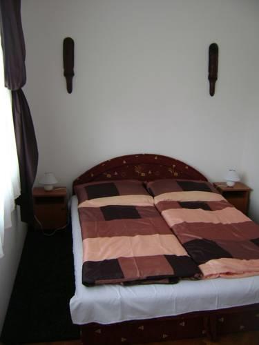 Апартаменты Balatonmariafurdo Apartment 1