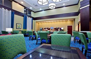 Отель Holiday Inn Express Hotel & Suites Akron South
