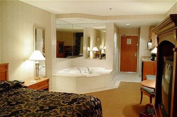 Отель Holiday Inn Express Hotel & Suites Guelph