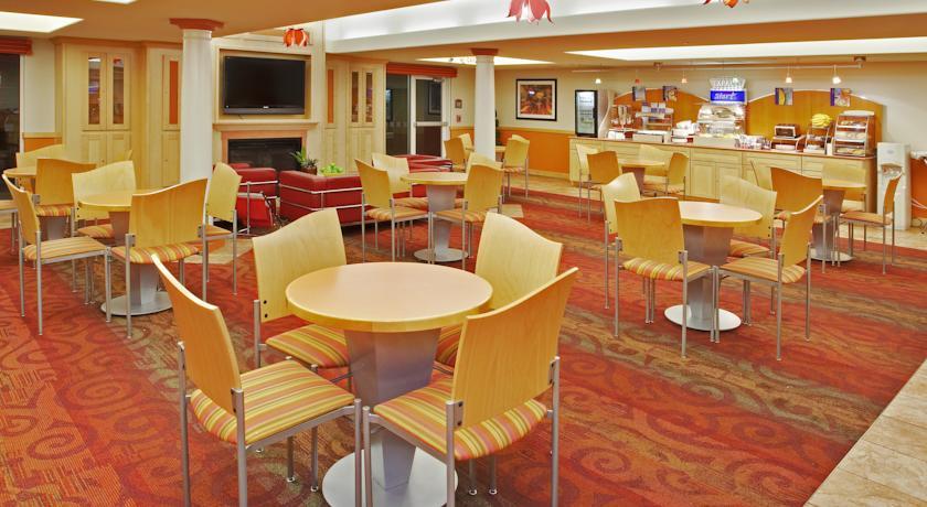 Отель Holiday Inn Express Hotel & Suites Modesto-Salida