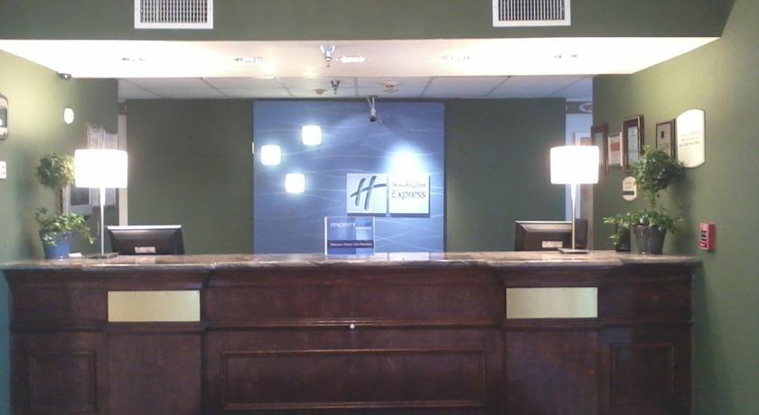 Отель Holiday Inn Express Hotel & Suites Montgomery