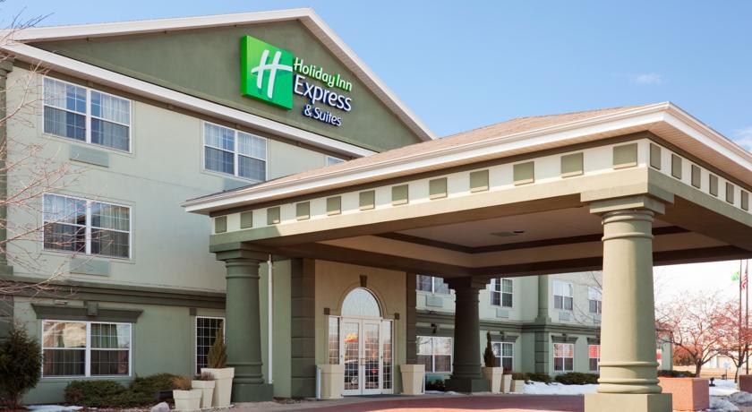 Отель Holiday Inn Express Hotel & Suites Oshkosh - State Route 41