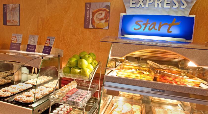 Отель Holiday Inn Express Hotel Pittsburgh-North/Harmarville