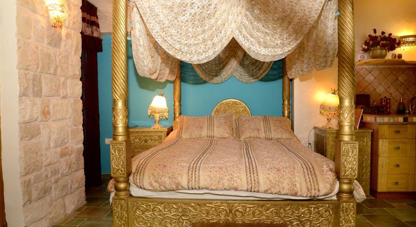 Отель Zimmer Gold And Purple Blue