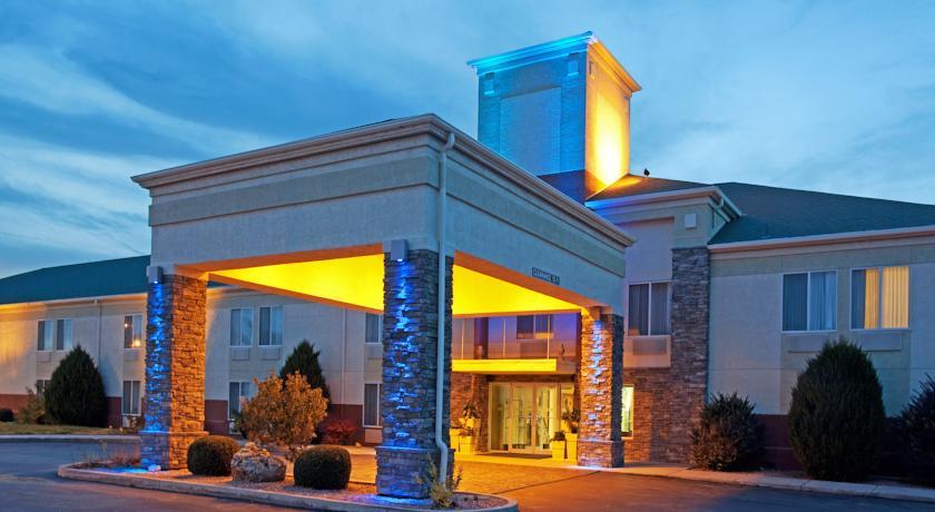 Отель Holiday Inn Express La Junta