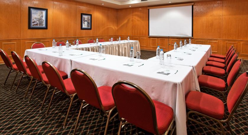 Апартаменты Holiday Inn Hotel & Suites Chihuahua