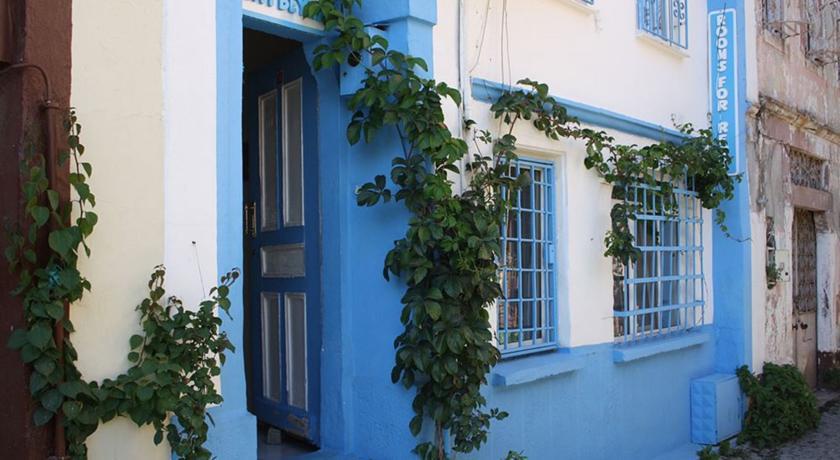 Mavi Beyaz Konuk Evi