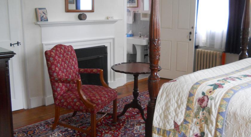 Мини-отель Centennial House Bed and Breakfast