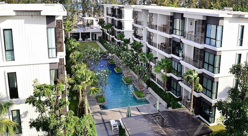 Apartment 1 Bedroom with Pool View