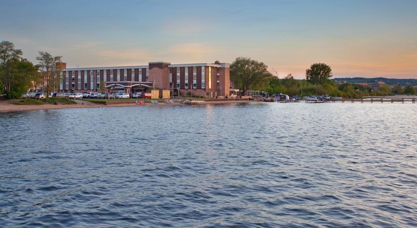 Отель Holiday Inn Traverse City