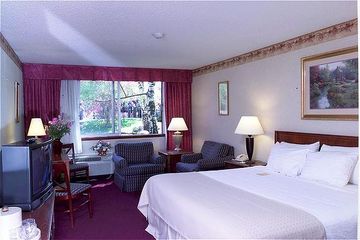 Отель Holiday Inn West