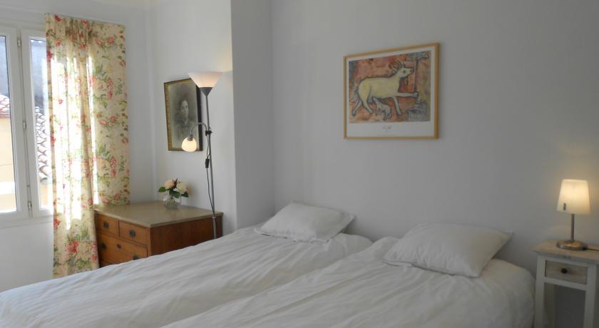 Апартаменты Rue Voltaire Apartment