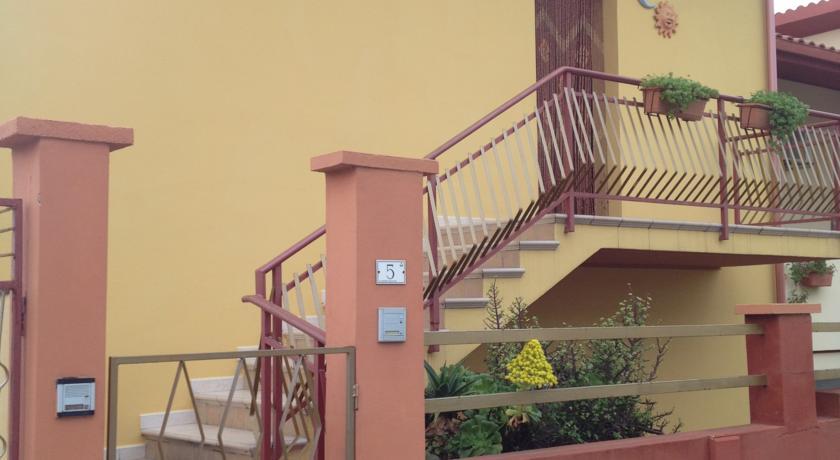 Апартаменты Carbonia Apartments