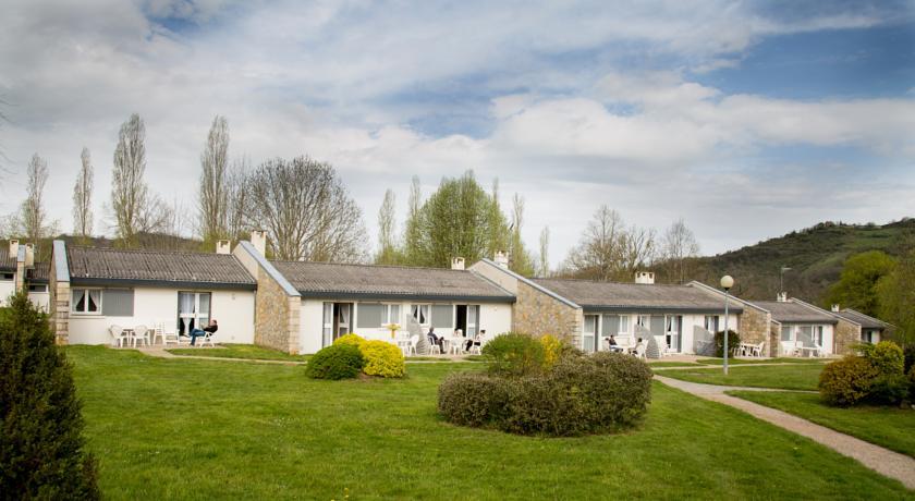 Отель Aux Portes des Monts D'Aubrac