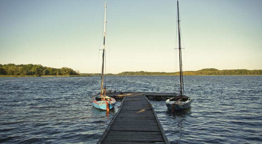 Отель Lake House Listomie