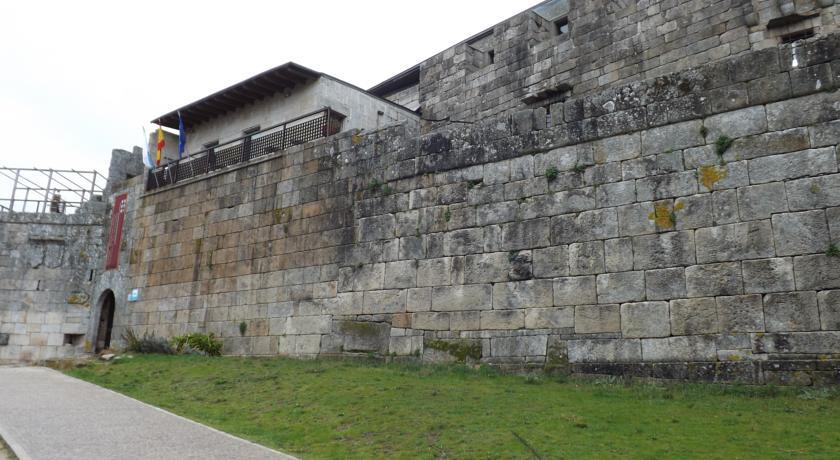 Отель Hotel Monumento Castillo de Maceda