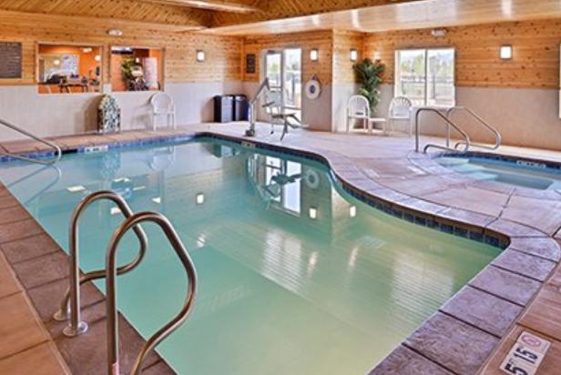 Отель Comfort Suites Redding - Shasta Lake