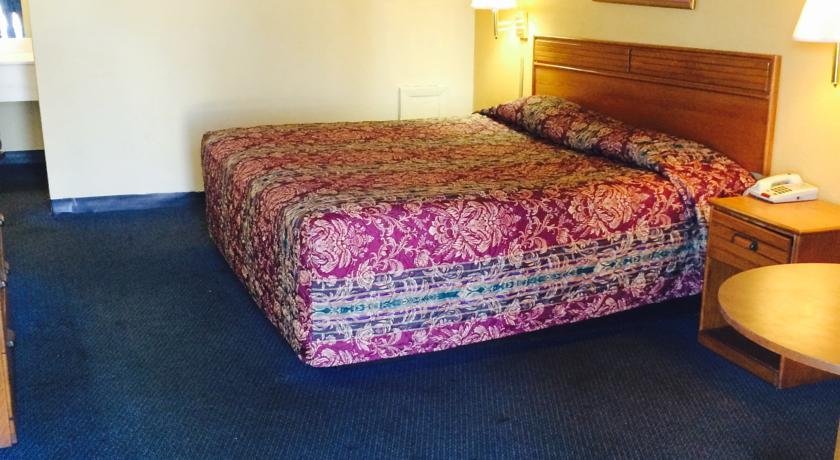 Отель Deluxe Inn