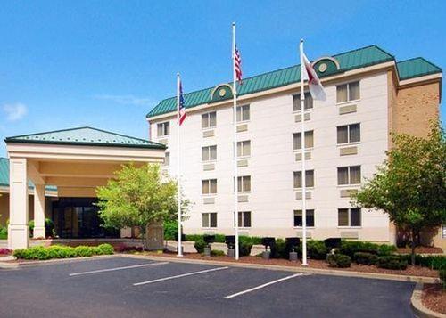 Отель Clarion Hotel Cleveland East/Beachwood