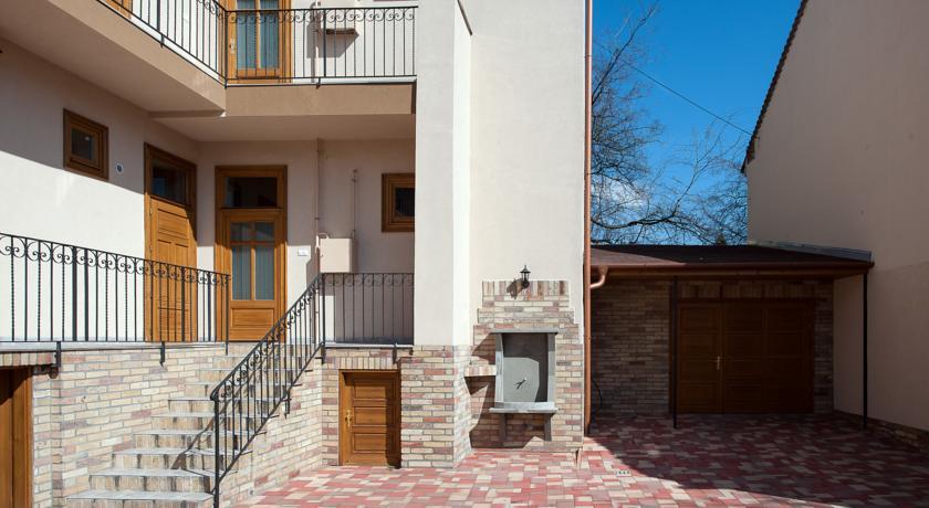 Csanabella Apartman House