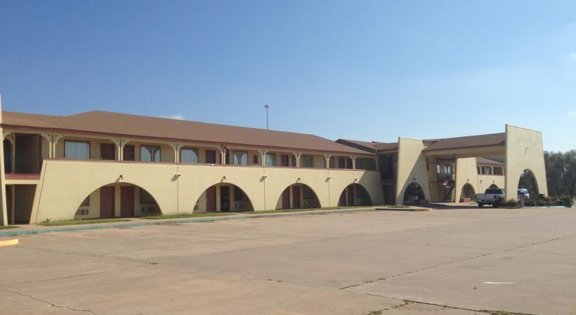 Отель Hometown Inn and Suites Elk City