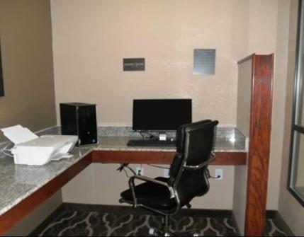 Отель Comfort Suites Plymouth