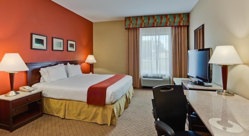 Отель Holiday Inn Express Hotel & Suites Tampa-Oldsmar