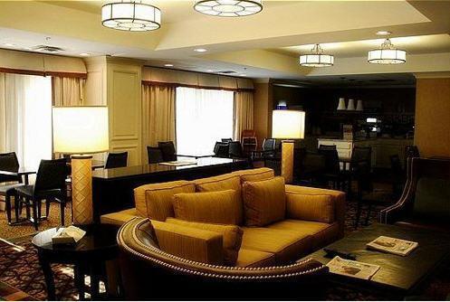Отель Holiday Inn Express Indianapolis Airport