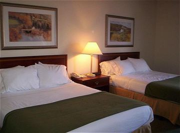 Отель Holiday Inn Express Hotel & Suites Salina-I-70