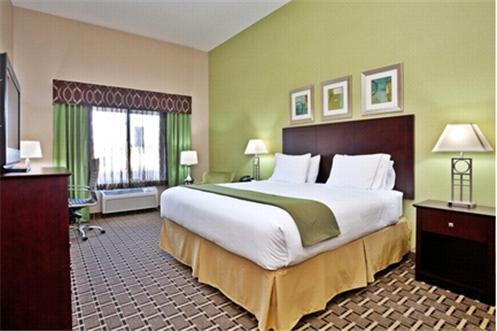 Отель Holiday Inn Express & Suites Statesville