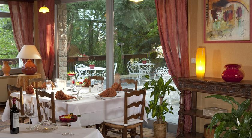Отель Hôtel-Restaurant Le Tanargue