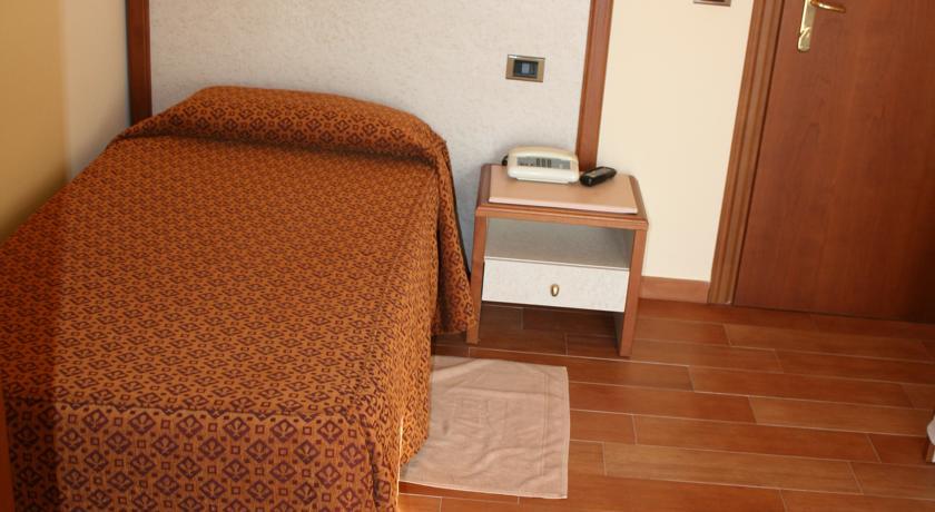 Отель Albergo Ristorante Al Lago