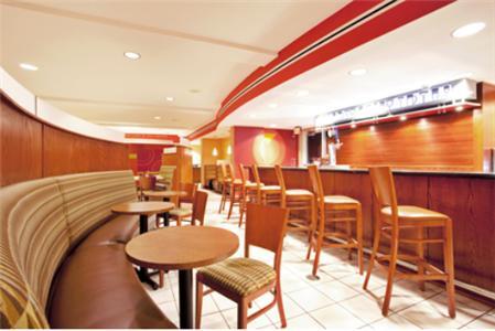 Отель Holiday Inn Hotel & Suites Beckley