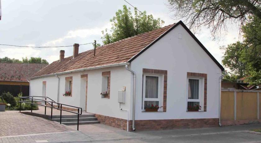 Апартаменты Írisz Apartmanház