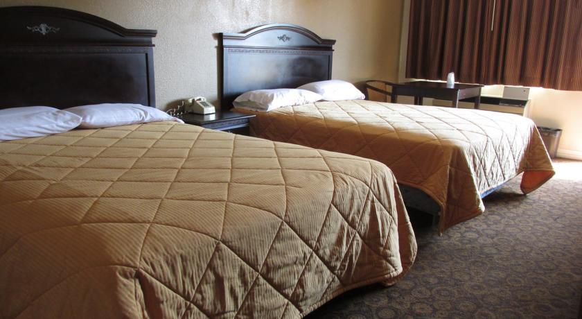 Отель Oak Tree Inn Motel