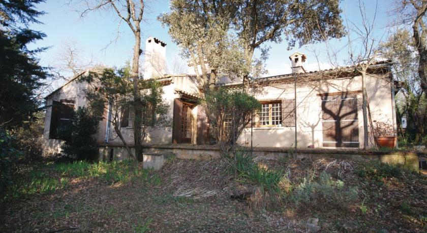 Апартаменты Two-Bedroom Holiday home S Maximin la Ste Baume with a Fireplace 04