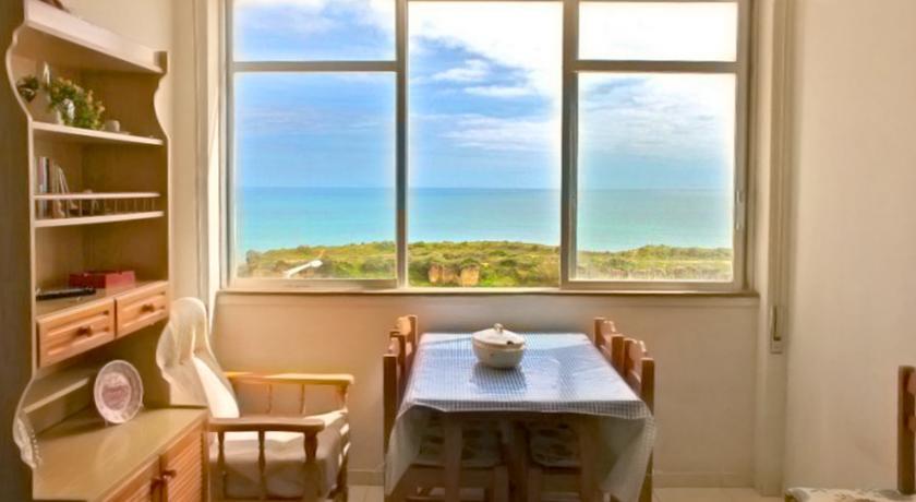 Апартаменты Sunny Apartment Facing The Sea