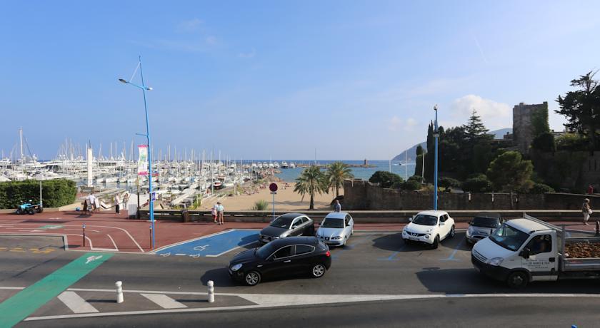 Апартаменты O'Sullivans by the beach