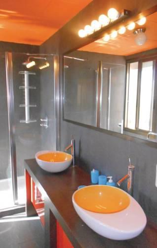 Апартаменты Six-Bedroom Holiday home St. Cebriá de Vallalta with a room Hot Tub 09