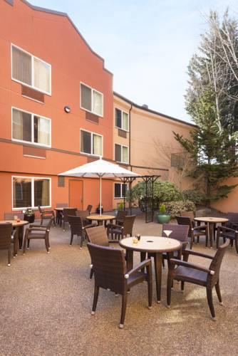 Отель DoubleTree by Hilton Portland Tigard