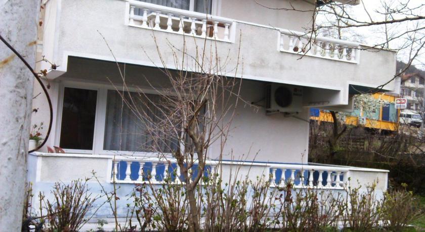 Апартаменты Murat Apartment