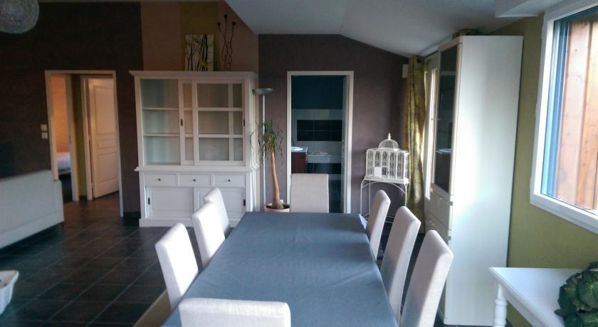 Апартаменты Holiday home Gîte de la Barbinais