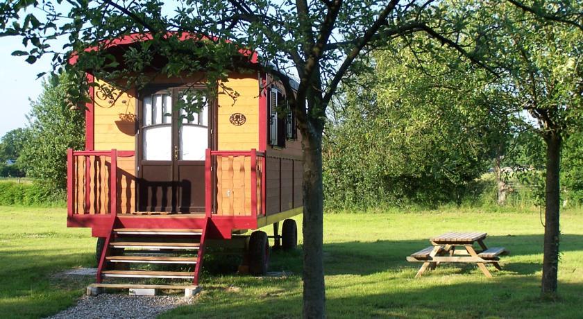 Апартаменты Les Roulottes de la Risle