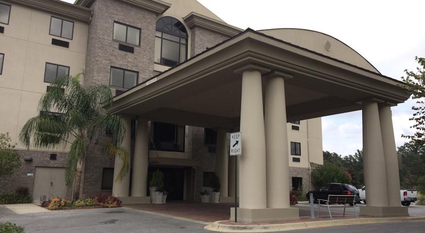 Отель Holiday Inn Express Hotel & Suites Pensacola-Warrington