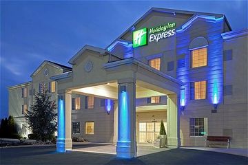 Отель Holiday Inn Express Hotel & Suites Reading