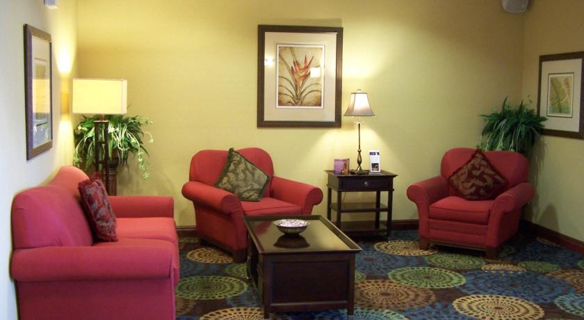 Отель Holiday Inn Express Hotel & Suites Tampa-Fairgrounds-Casino
