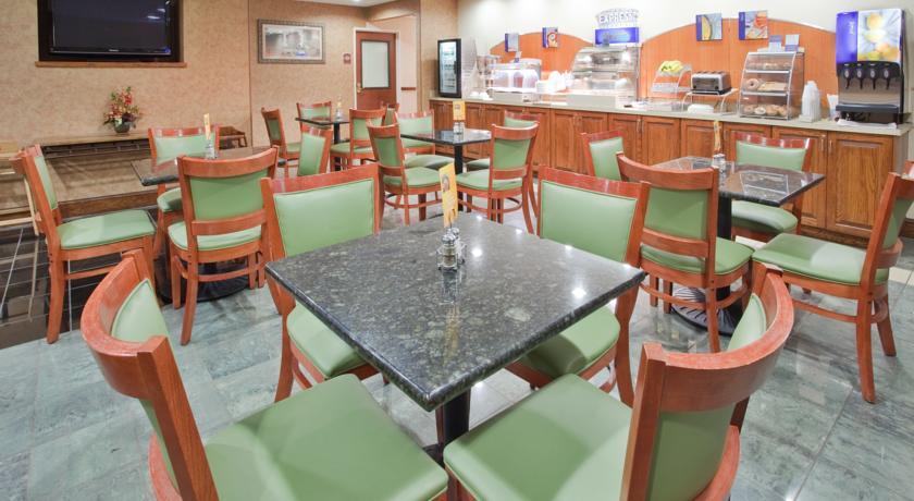 Отель Holiday Inn Express Wilson I-95